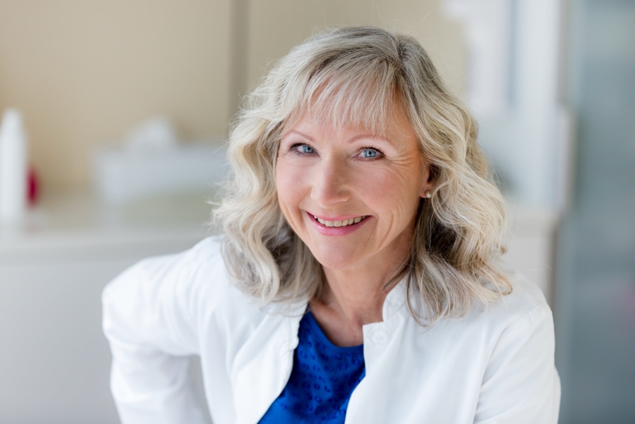 Dr. Renate Sacker